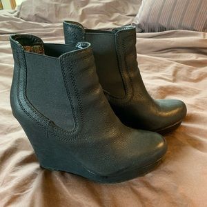 Seychelles pebbled leather ankle platform booties